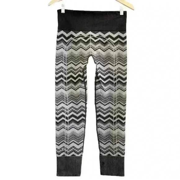 Lululemon, Ebb to Street, Chevron, Heavy Weight Leggings, Grey, Black, Size 8 - Picture 8 of 8